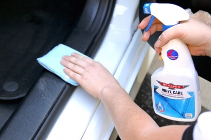 How to Remove a Scuff Mark or Scratch From Your Car Dashboard
